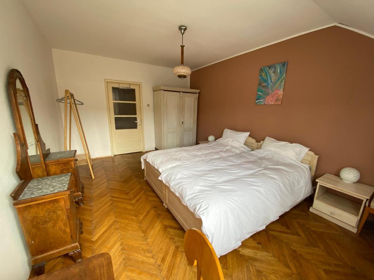 Rose'S Oldtown Apartment Brasov Exterior photo