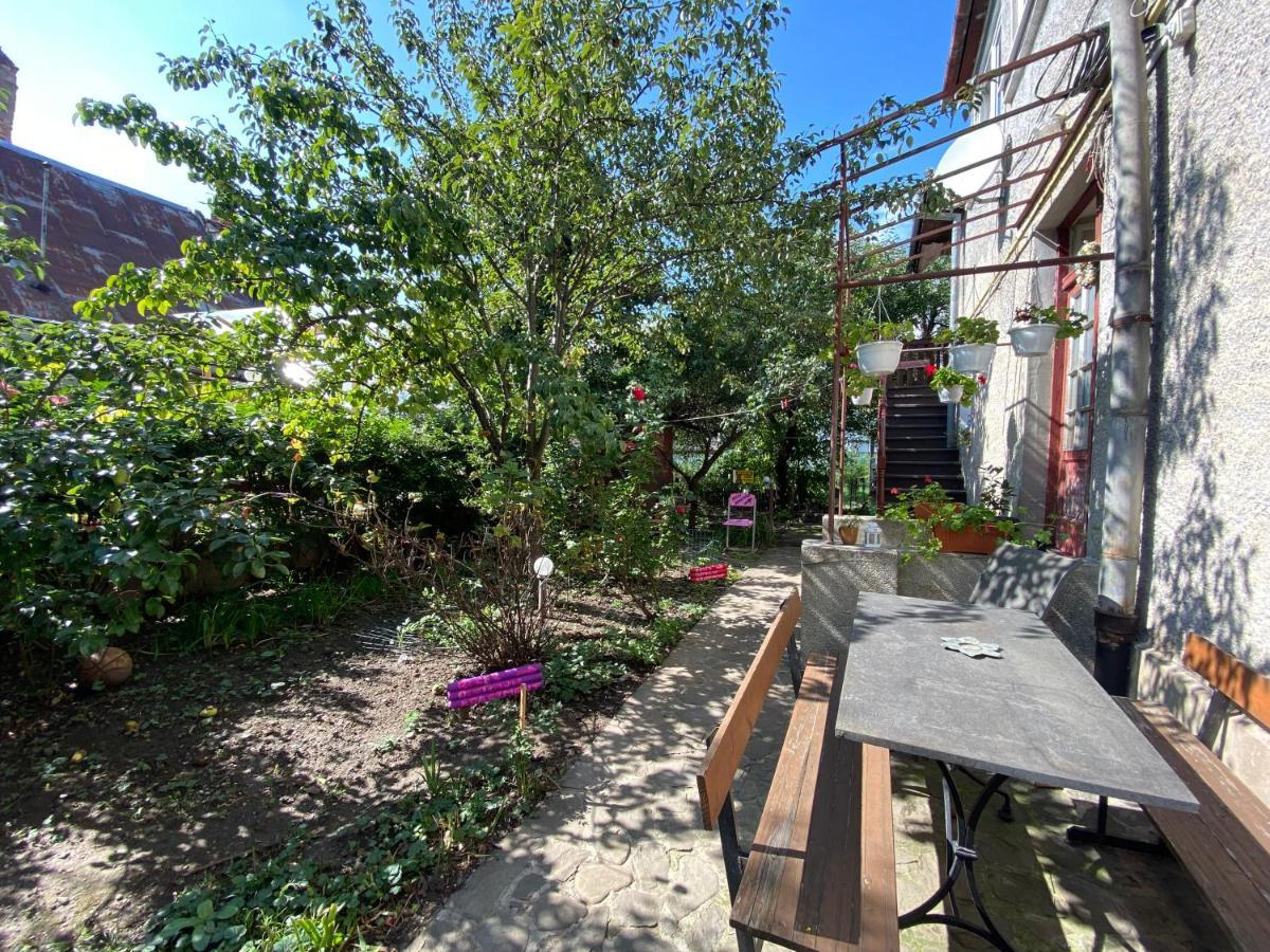 Rose'S Oldtown Apartment Brasov Exterior photo