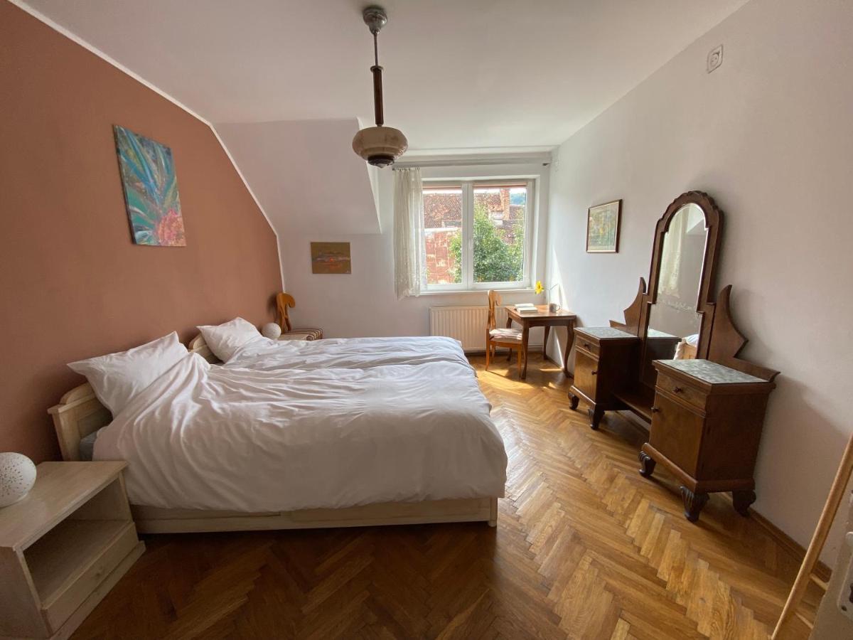 Rose'S Oldtown Apartment Brasov Exterior photo