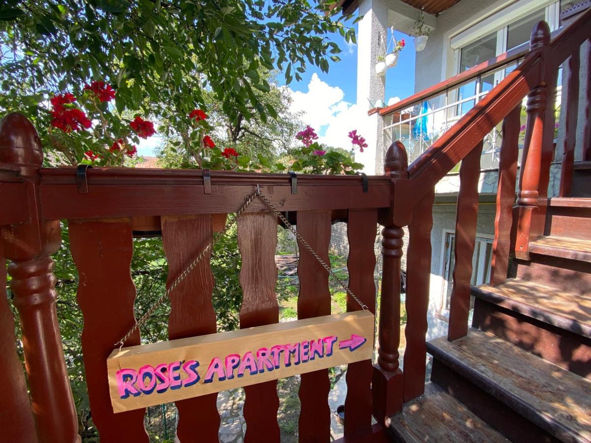 Rose'S Oldtown Apartment Brasov Exterior photo