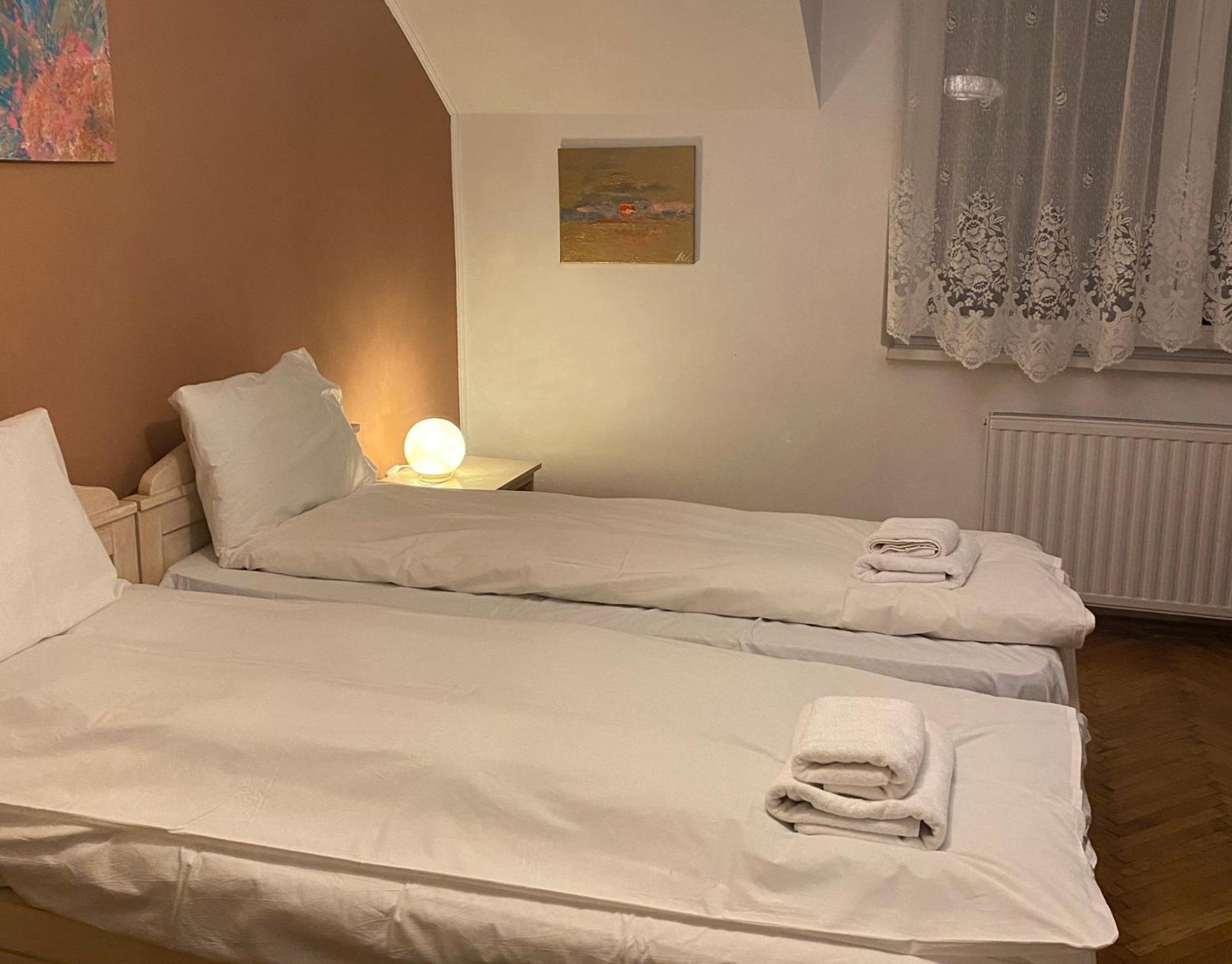 Rose'S Oldtown Apartment Brasov Exterior photo