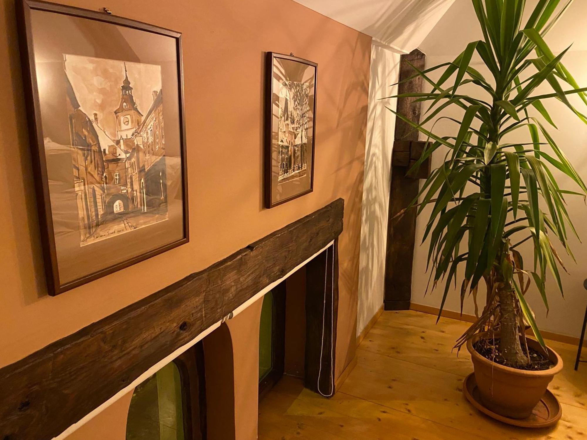Rose'S Oldtown Apartment Brasov Exterior photo