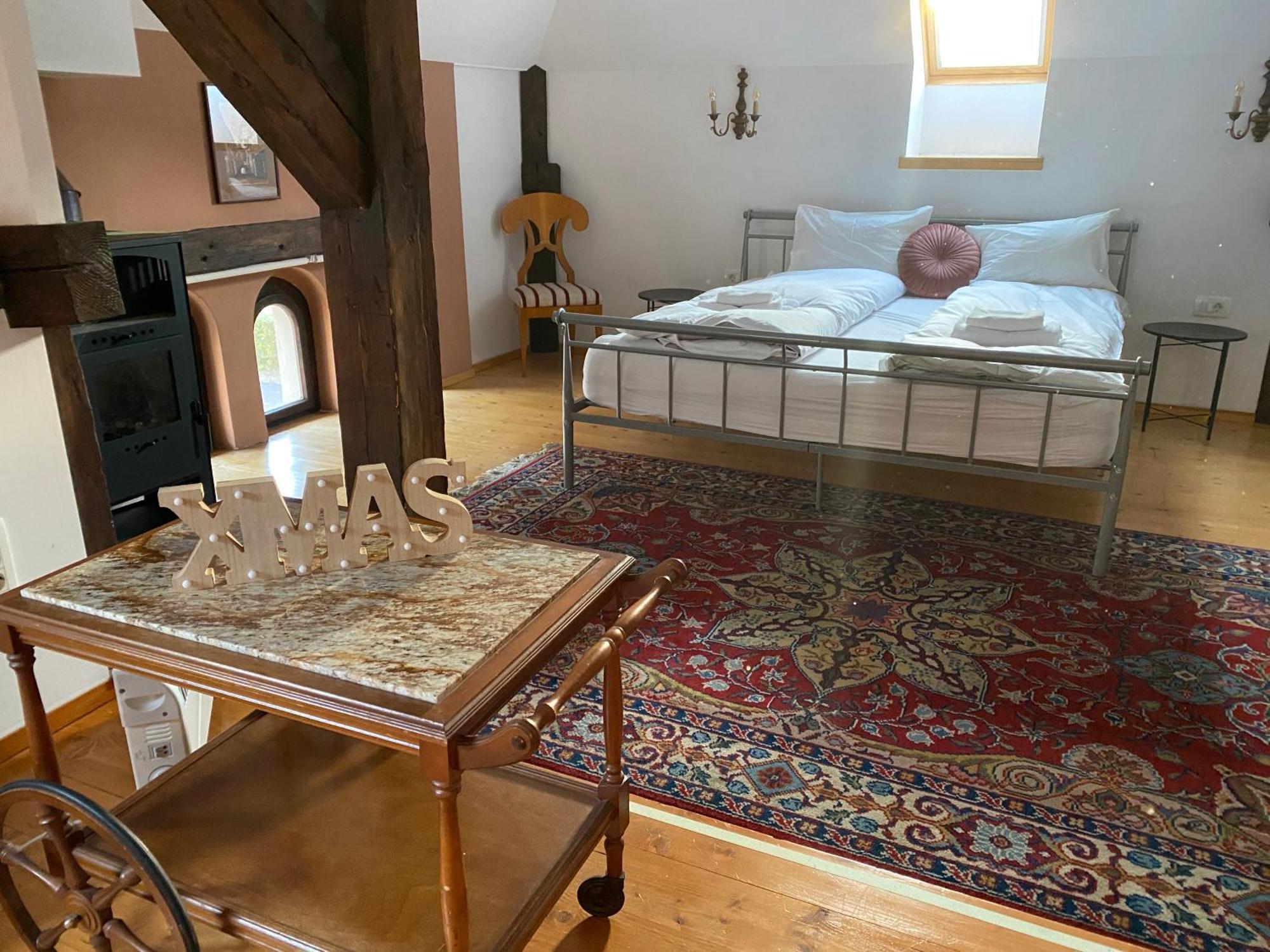 Rose'S Oldtown Apartment Brasov Exterior photo